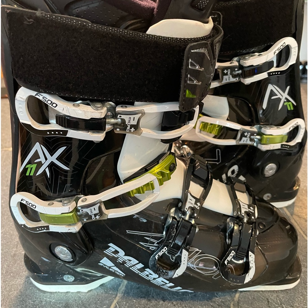 Mens ski boots 27.5 Mondo , Dalbello - Axion 11 TruFit Custom Fit. Pretty cool